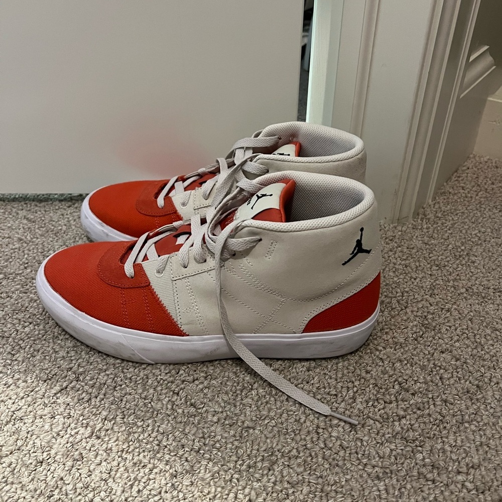 Jordan mid series shoes size 10